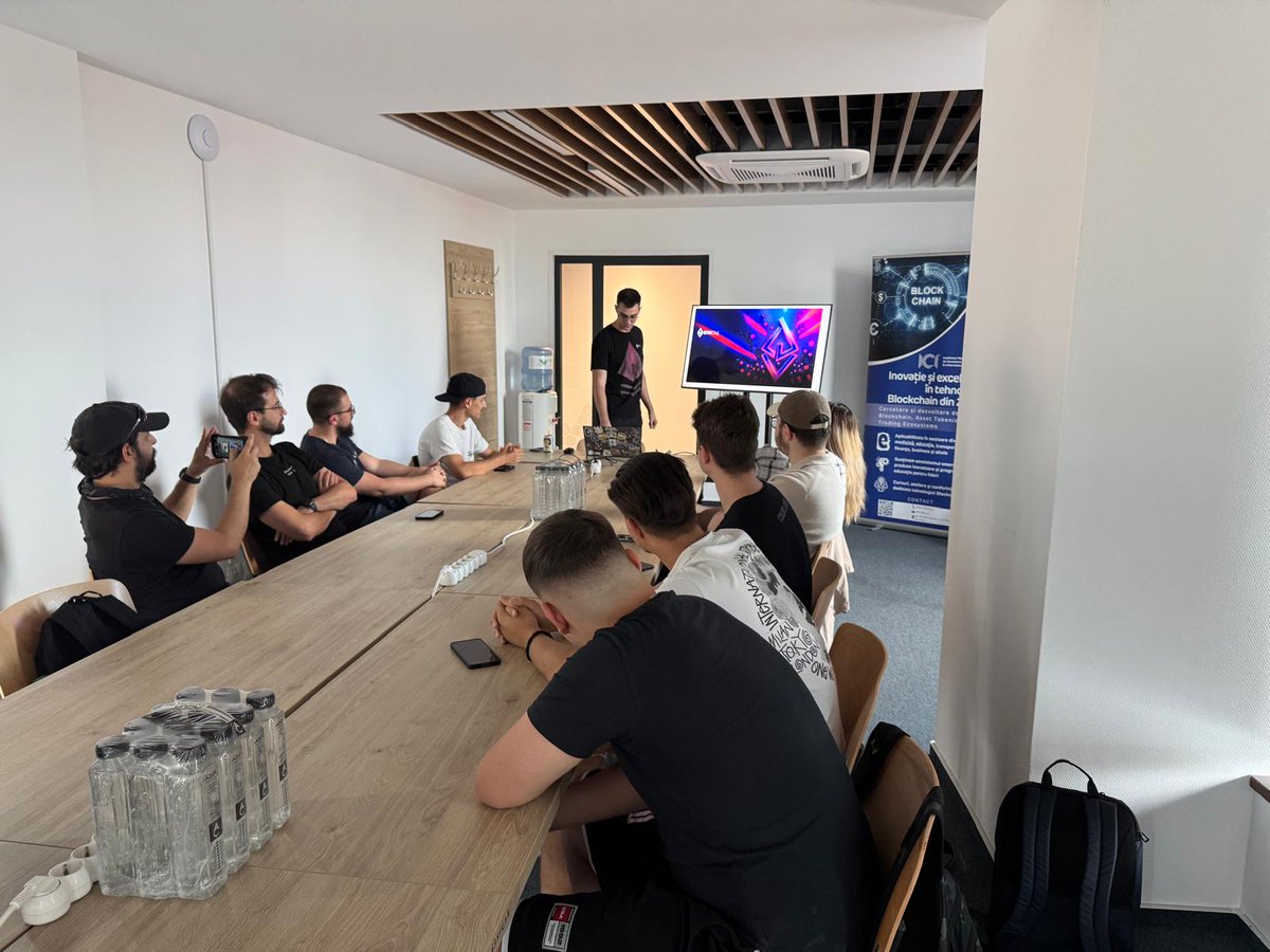 ETHCluj's tweet image. Kicking off Blockchain Academia with our colleague @catalin_balut leading the way🙌
Over the next 10 days, attendees will:
💡learn about Web3, smart contracts & on-chain privacy
💡build real-world projects focused on public goods in Romania
💡code in teams & pitch to a live jury