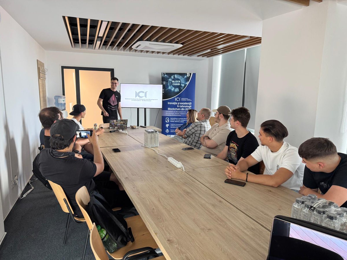 ETHCluj's tweet image. Kicking off Blockchain Academia with our colleague @catalin_balut leading the way🙌
Over the next 10 days, attendees will:
💡learn about Web3, smart contracts & on-chain privacy
💡build real-world projects focused on public goods in Romania
💡code in teams & pitch to a live jury