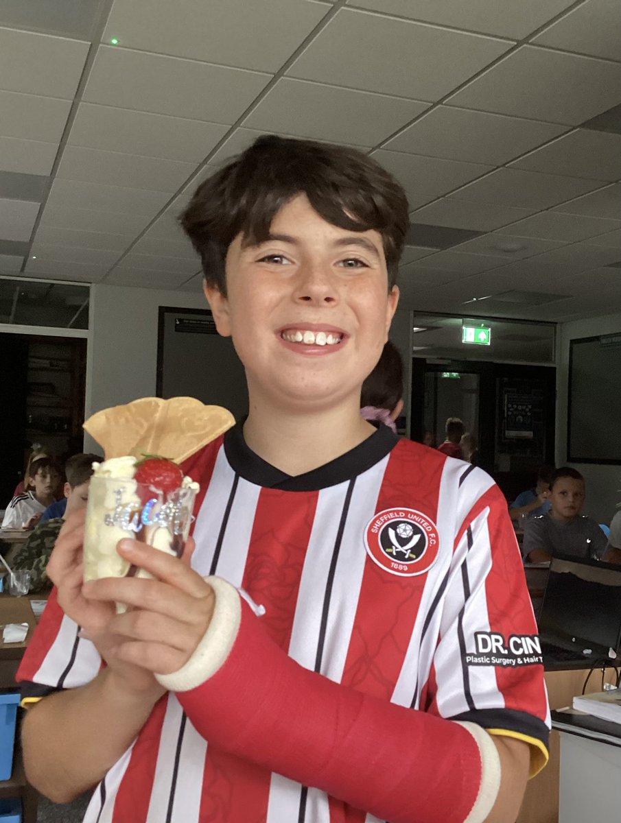woodsettsy5's tweet photo. Our own ice cream sundaes to polish of a cracking year! 
Have a lovely summer, guys! 🍨☀️ @WoodsettsSchool https://t.co/FptR3WYOJK