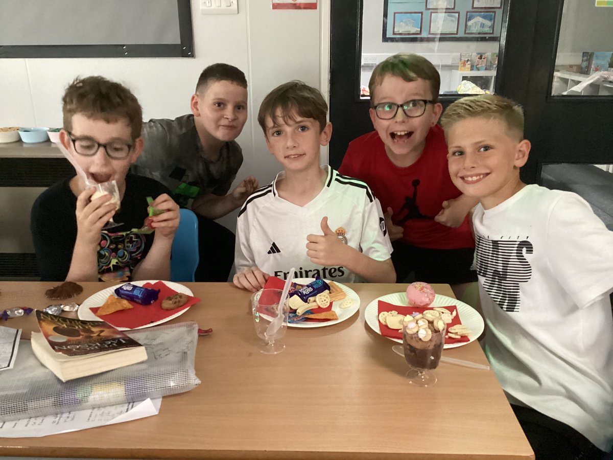 woodsettsy5's tweet photo. Our own ice cream sundaes to polish of a cracking year! 
Have a lovely summer, guys! 🍨☀️ @WoodsettsSchool https://t.co/FptR3WYOJK