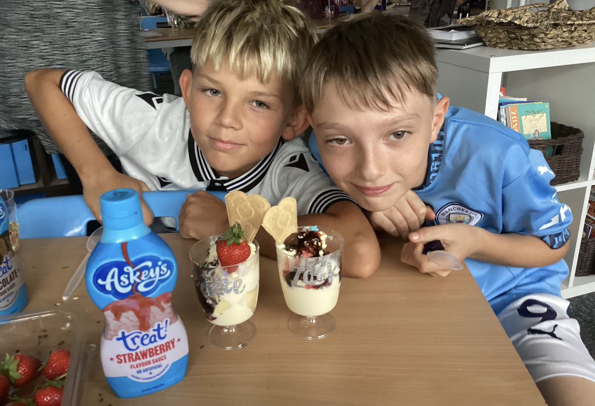 woodsettsy5's tweet photo. Our own ice cream sundaes to polish of a cracking year! 
Have a lovely summer, guys! 🍨☀️ @WoodsettsSchool https://t.co/FptR3WYOJK