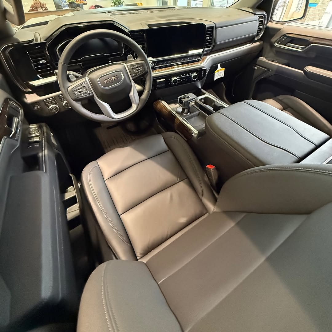 nocarcontext's tweet photo. Gmc Sierra 🩶🩶 https://t.co/VqdlJWOGAv
