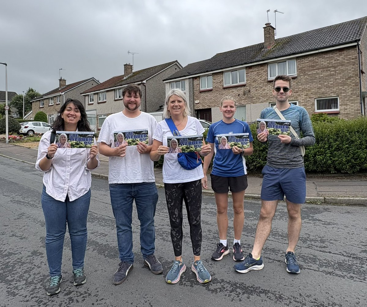 SueJWebber's tweet image. 📬 Great day out leafleting across Baberton and Currie.
🗣️ Lovely to speak to so many local residents going about their days.
📞 If you have any issues you’d like to raise with me please get in touch!