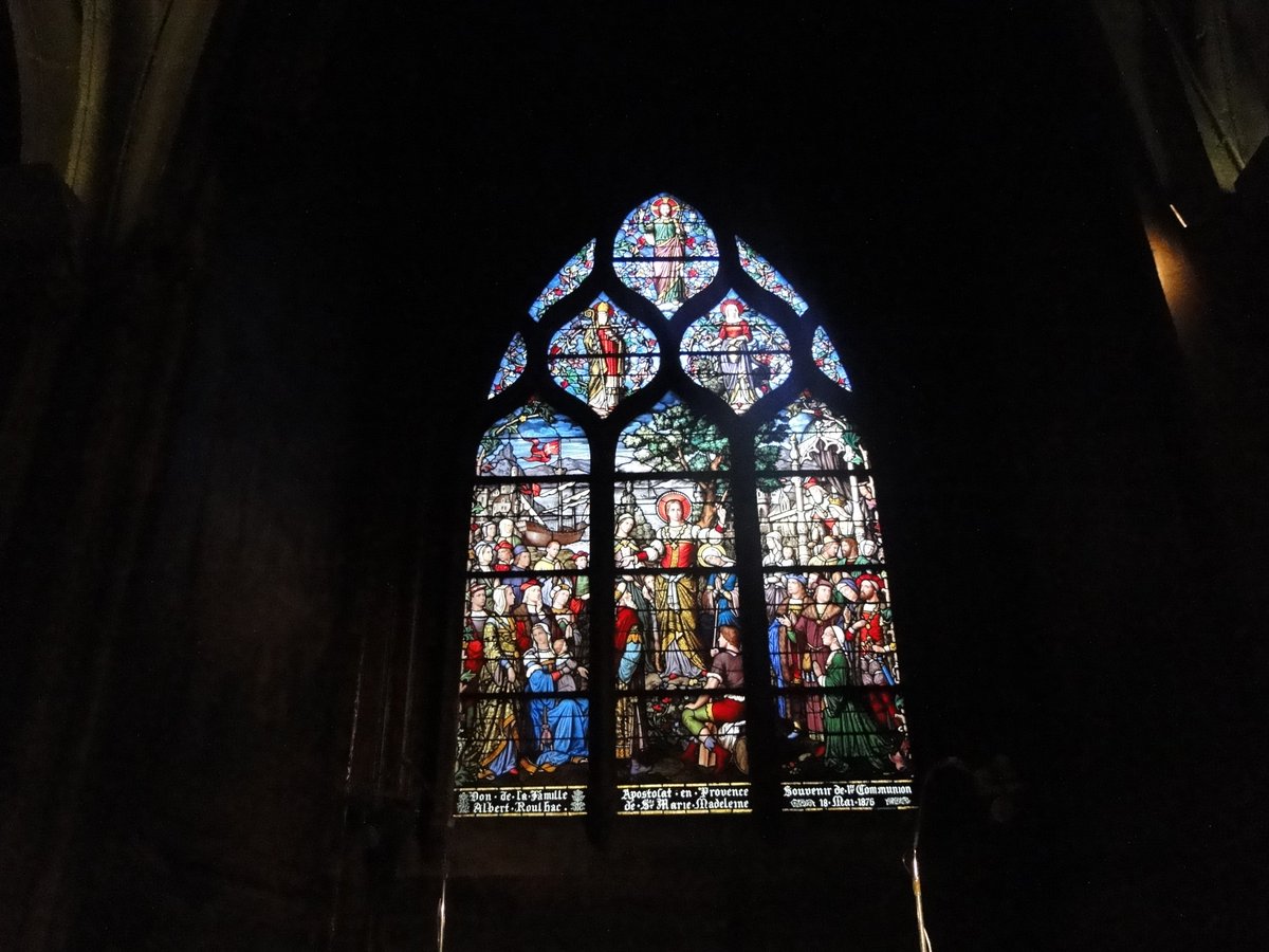 MarkWerling5's tweet image. In the medieval "Golden Legend," Mary Magdalene travels to Provence as a missionary. The scene is featured at Saint-Severin in Paris. #FeastDay #StMaryMagdalene #StainedGlass #GoldenLegend