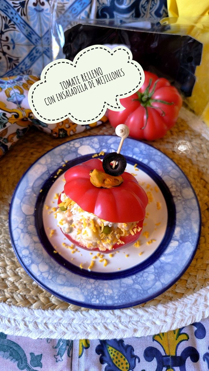 TOMATE 🍅 RELLENO CON ENSALADILLA DE MEJILLONES Perfecto 👍🏻 para un aperitivo o acompañamiento 😋.
#tomato #tomatoes #tomate #tomates #tomaterelleno #tomaterosa #ensaladillarusa #ensaladillacasera #ensaladilla 
¿Sueles hacer los tomates 🍅🍅🍅🍅 rellenos?