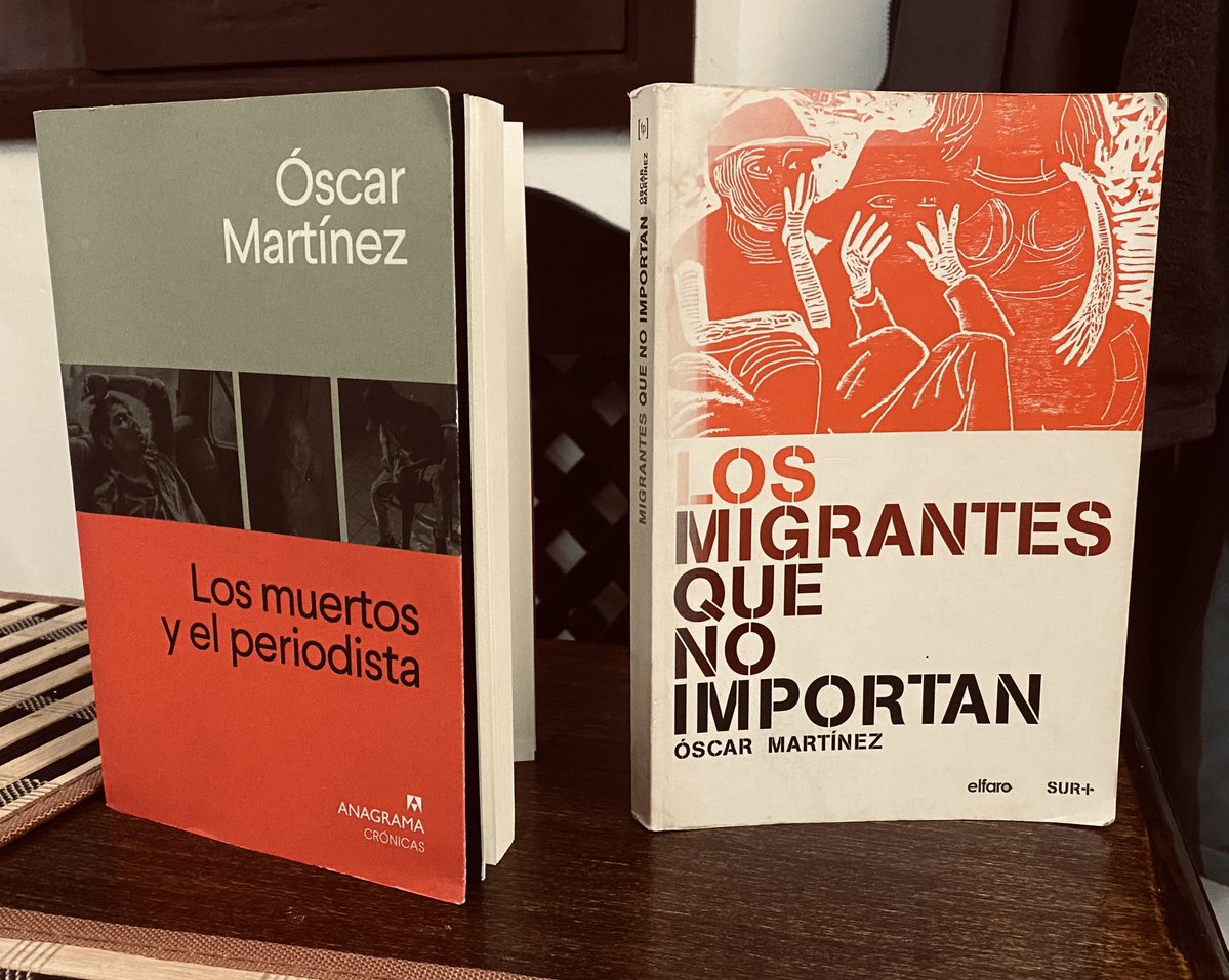 juan_martinezd's tweet image. Estos dos se vinieron con nosotros desde El Salvador. Sí usted le quita la maravillosa prosa, las escenas descarnadas y las explicaciones profundas, le queda entonces un manual de periodismo moderno, un tratado metodológico de la crónica. Es un taller que cabe en la mochila.