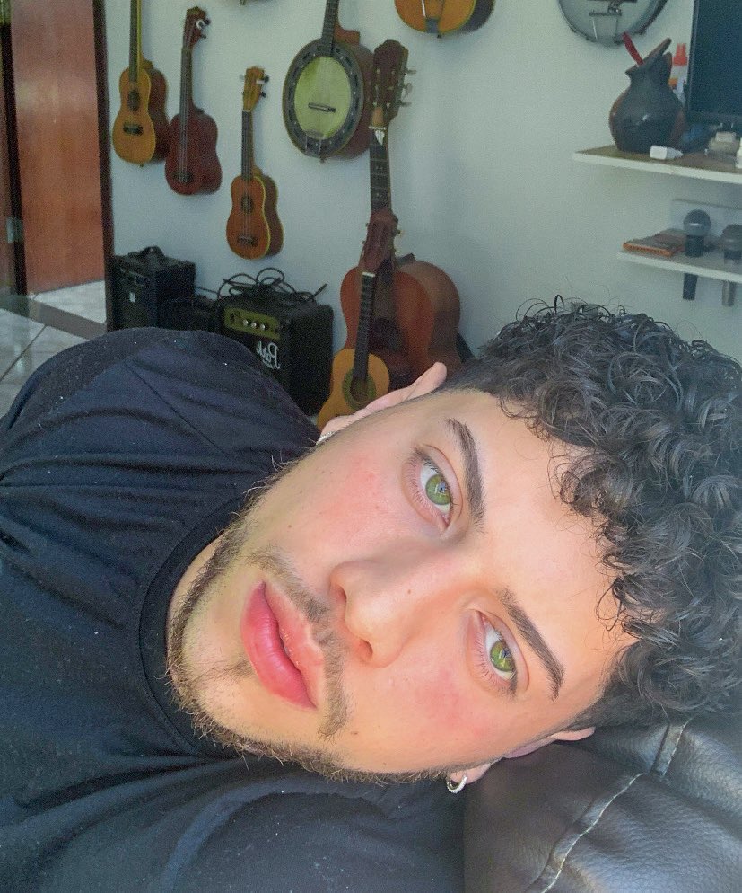 você daria boa tarde para esse querido mutual mesmo ele sendo uma passivinha  bobinha?