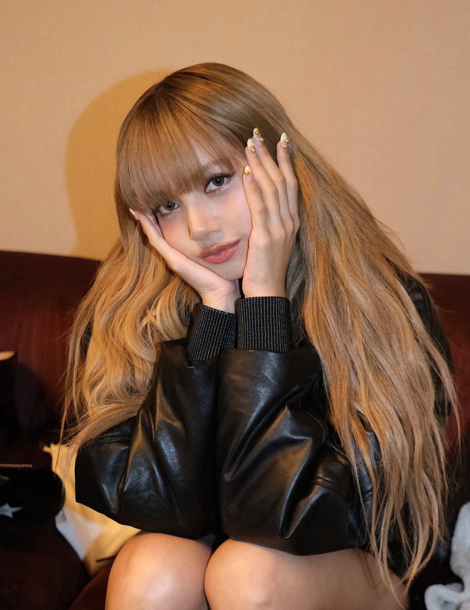 LALISA_EU's tweet image. Austria Spotify Charts 🇦🇹:
--- DAILY TOP ARTISTS ---
129. (RE) "LISA"
--- DAILY TOP SONGS ---
#60. (RE) "ROCKSTAR"
#65. (RE) "PRICELESS" **NEW PEAK** 🔥
#71. (RE) "NEW WOMAN"
#LISA #LISAxAlterEgo
@wearelloud