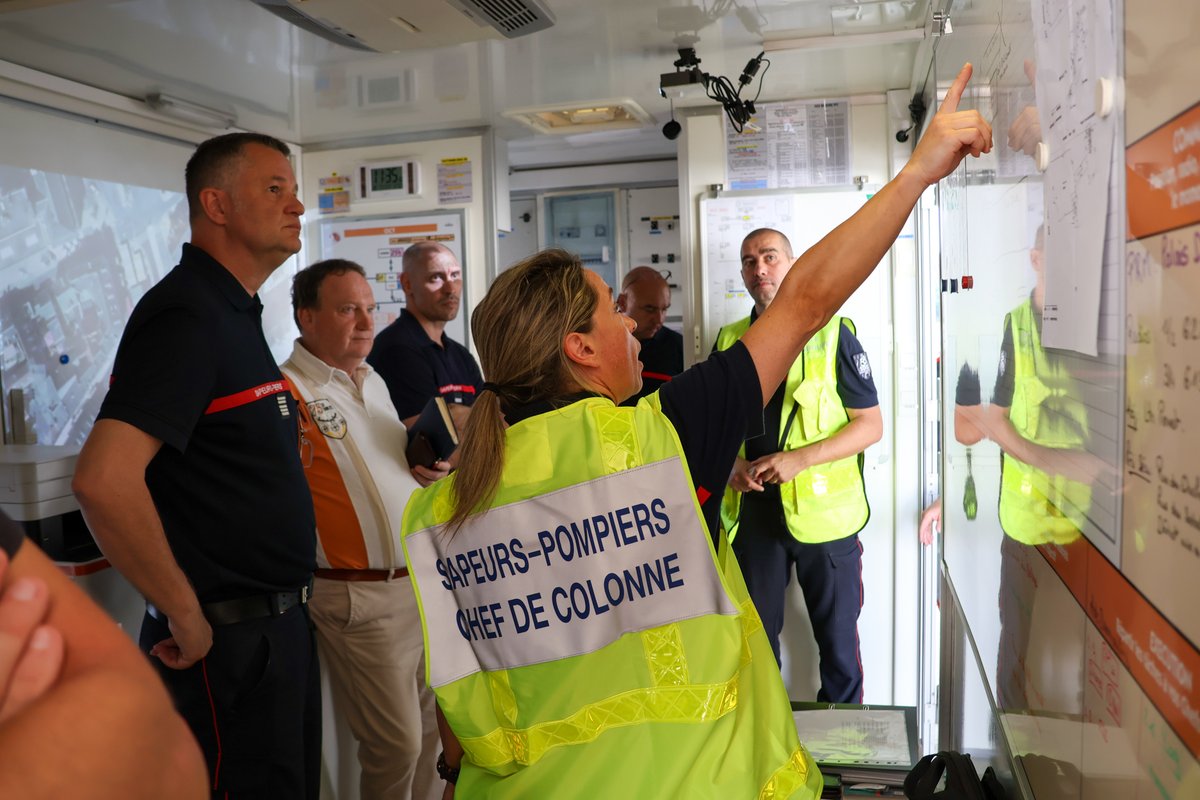 🚨 INTERVENTION

18/07 - Effondrement d’un immeuble à Nevers.
38 sapeurs-pompiers et 23 véhicules engagés, dont les spécialités cynotechnique et drones.

Aucune victime à déplorer.

Merci à l’USAR 89, l’UDAP 58 et à la Ville de Nevers.

Félicitations à l'ensemble des agents !