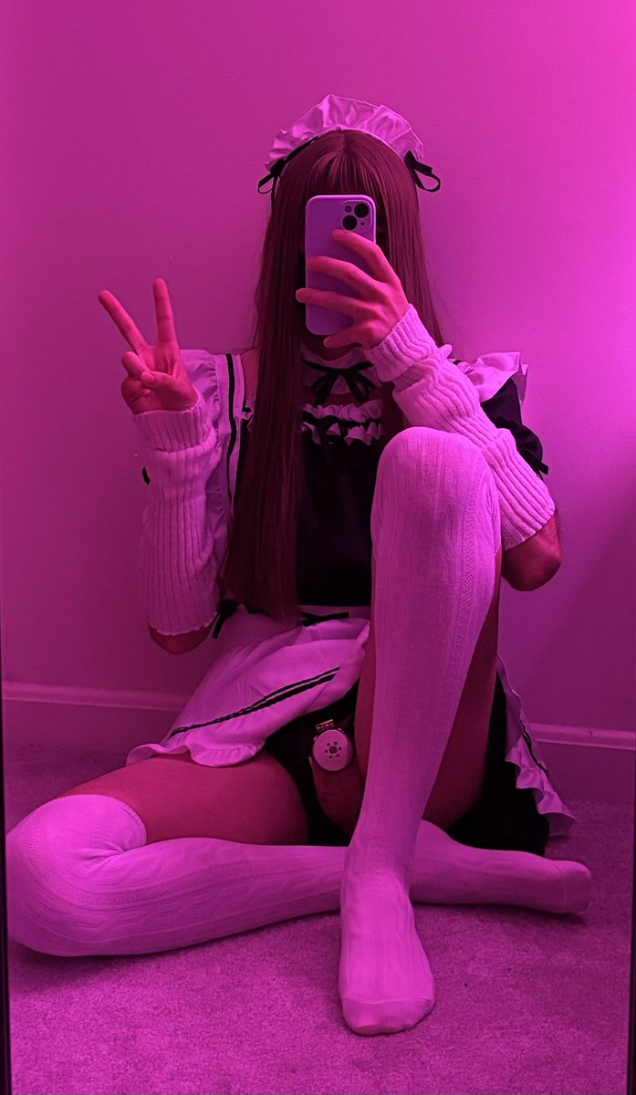 this is not what i had in mind when you asked me over to help you clean your room 🖤🤍

#femboy #chastity #maid