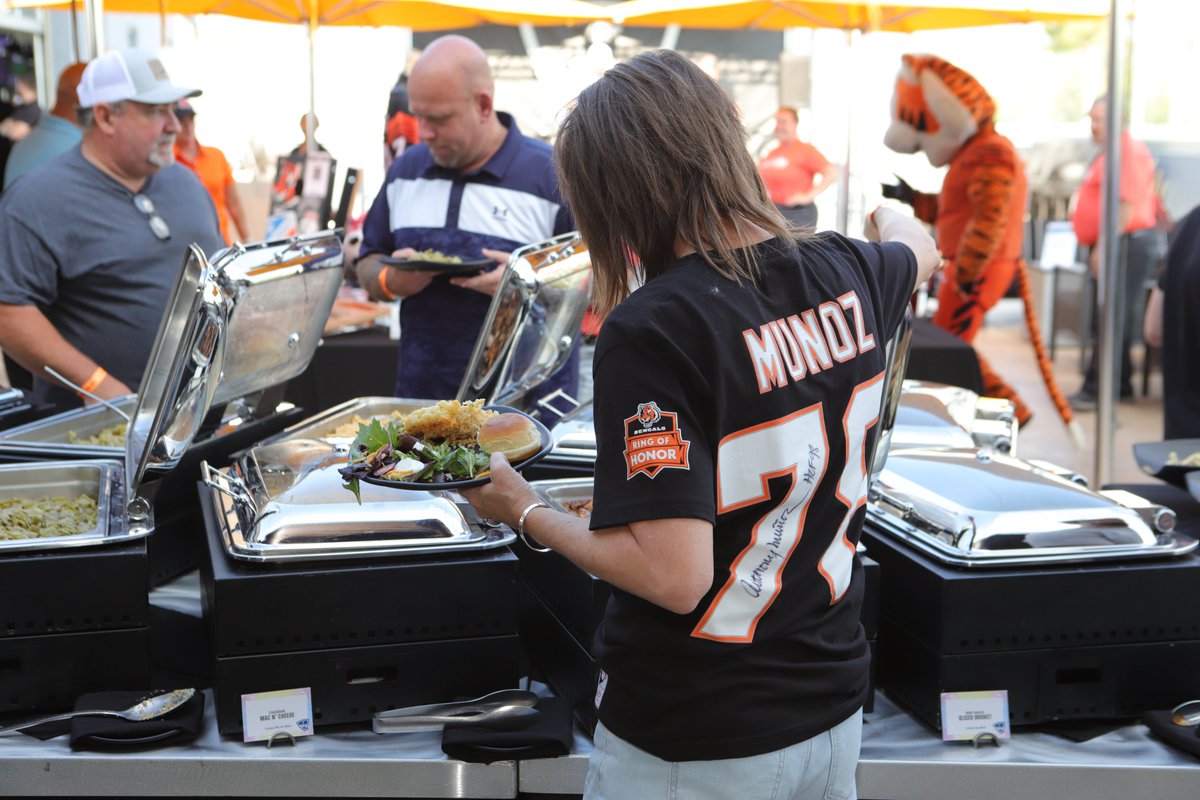 MunozFoundation's tweet image. Not a golfer? Not a problem!
The “Tee off for the NFL Kickoff” during AMF’s 8thannual #TopgolfTailgate, presented by The Ventura - A Premiere Event Center, is more than just golf. Come out for a night of fun, football, and food on September 4th! 🏈🙌🏌️♂️
For more information and…
