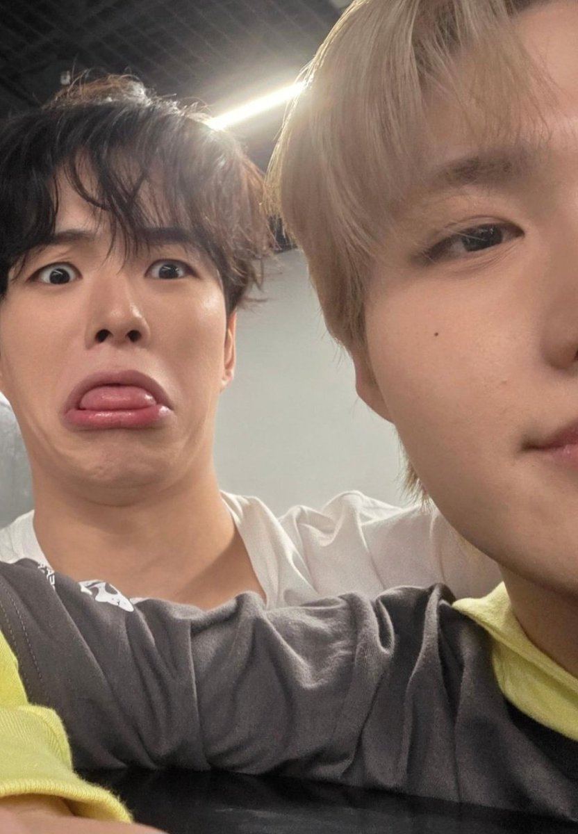 treasuremembers's tweet image. 째째형 생일 축하해 🥳
함께 있을때 마다 따뜻한 에너지와
멤버 모두를 웃게 해주니까 정말 고마워요
언제든 믿고 보는 째째tv 아니 ,,,
울 재혁이형
우리 올해도 더 멋있게 빛나고 힘내요
사랑해통통 ❤️
#해피재혁데이
#도영