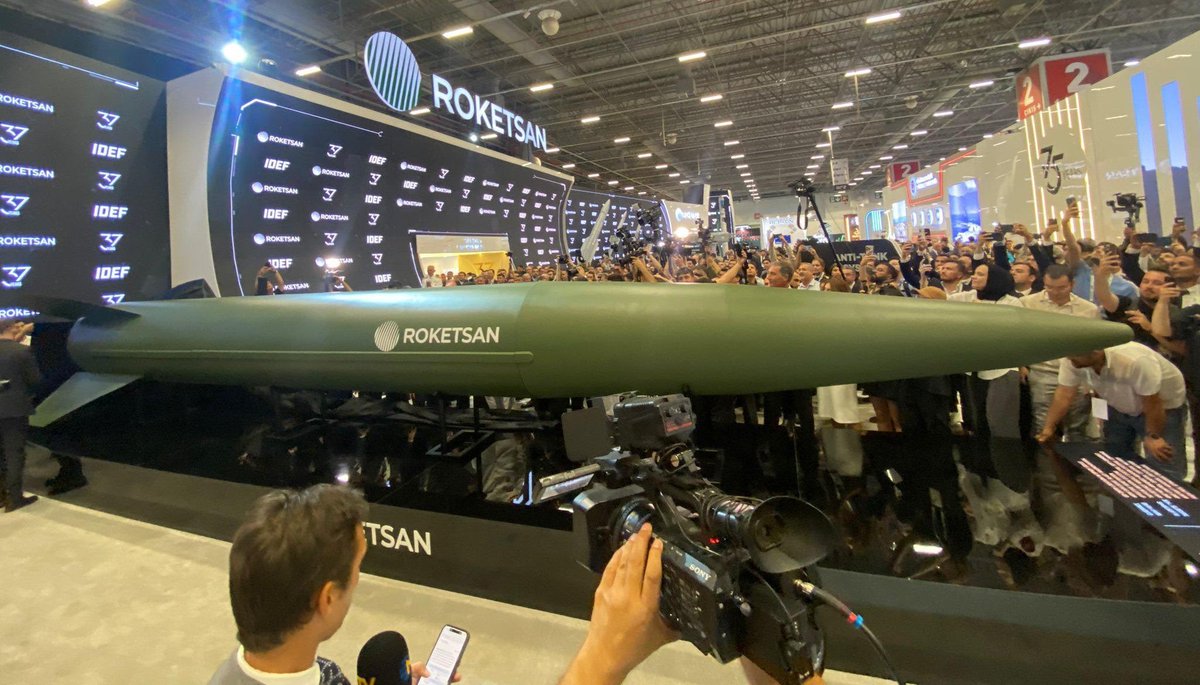restitutorII's tweet image. 🇹🇷
Turquie: La Turquie a présenté son premier missile balistique hypersonique, le Tayfun Block-IV (Mach 5+). Sa portée exacte n’a pas été révélée, mais elle est estimée entre 1 000 et 1 500 km.
En attendant le CENK, futur missile balistique hypersonique d'une portée supérieure à…