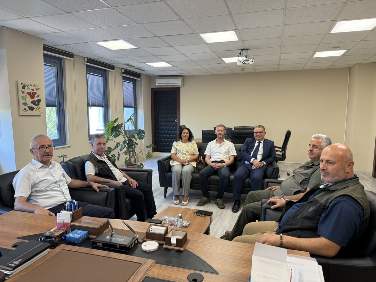 Genel Başkanımız Hasan Türkyılmaz ve beraberindeki heyet, Kastamonu Entegre Balıkesir Hammadde Tedarik Bölge Md Ahmet Sırrı Beşel’in katılımıyla İzmir Katip Çelebi Üniversitesi Rektör Yrd Prof. Dr. Süleyman Akbulut’u ziyaret ettiler.

Nazik ev sahiplikleri için teşekkür ediyoruz.