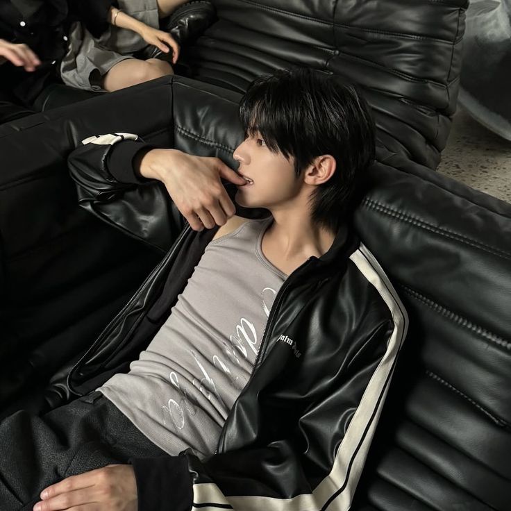 neugbi's tweet photo. — a #dohyeon few tweets au

dohoon &amp; ahyeon ft. sanghyeon https://t.co/dQv017hJq3
