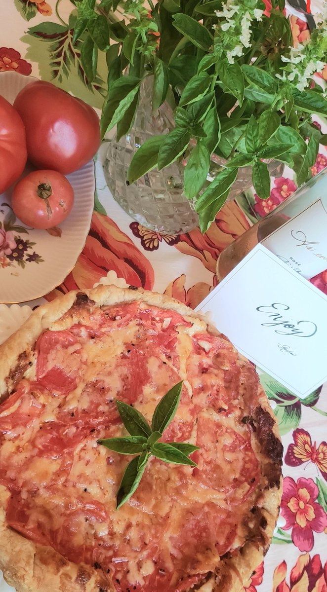 ChrisFromGA68's tweet image. SUMMER IN GEORGIA means garden Tomato Pie for lunch. Enjoy Y'all! 🍅