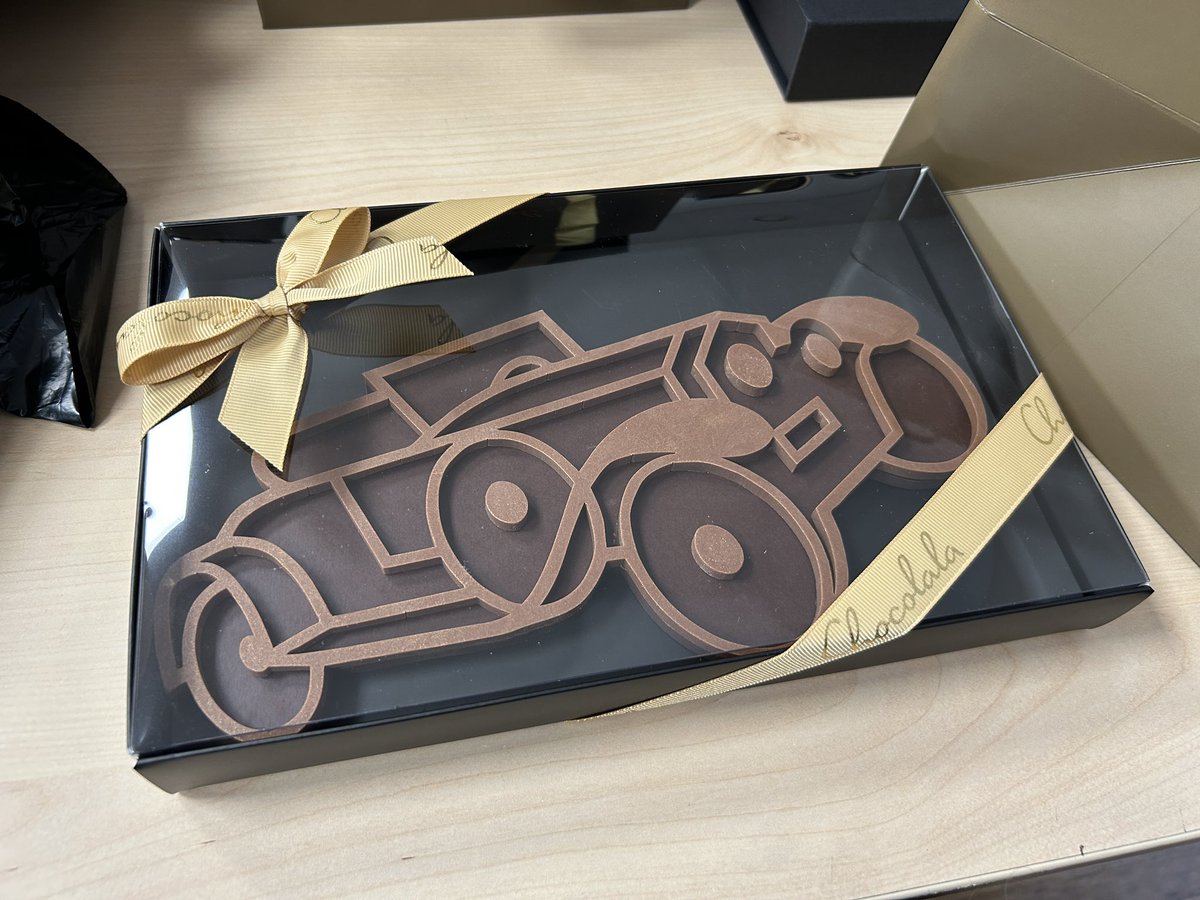 rceallen's tweet image. Hard to choose between the 1913 Silver Ghost or the 2025 Phantom….
Thank you to Tallinn’s Chocolala chocolate shop for the delightful gifts for every 20 Ghosts Club owner!
🇬🇧🇪🇪