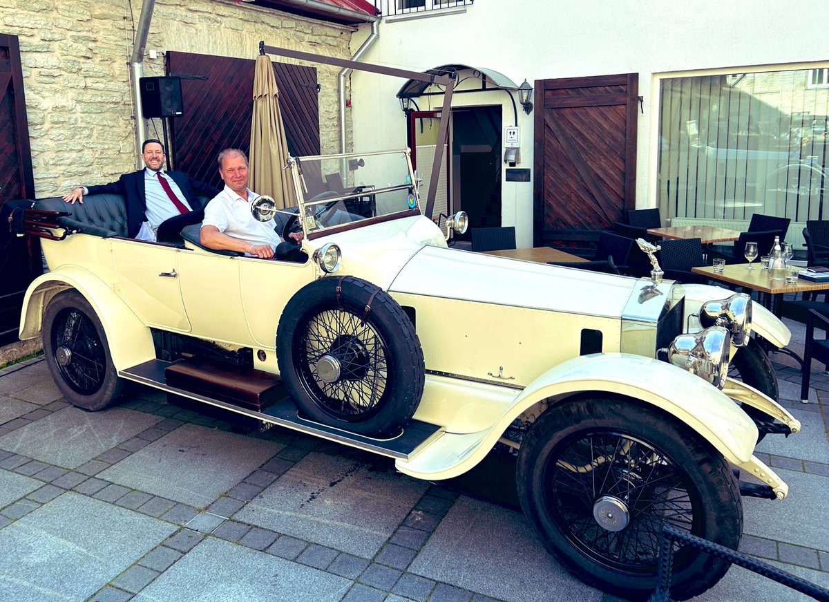 rceallen's tweet image. Hard to choose between the 1913 Silver Ghost or the 2025 Phantom….
Thank you to Tallinn’s Chocolala chocolate shop for the delightful gifts for every 20 Ghosts Club owner!
🇬🇧🇪🇪