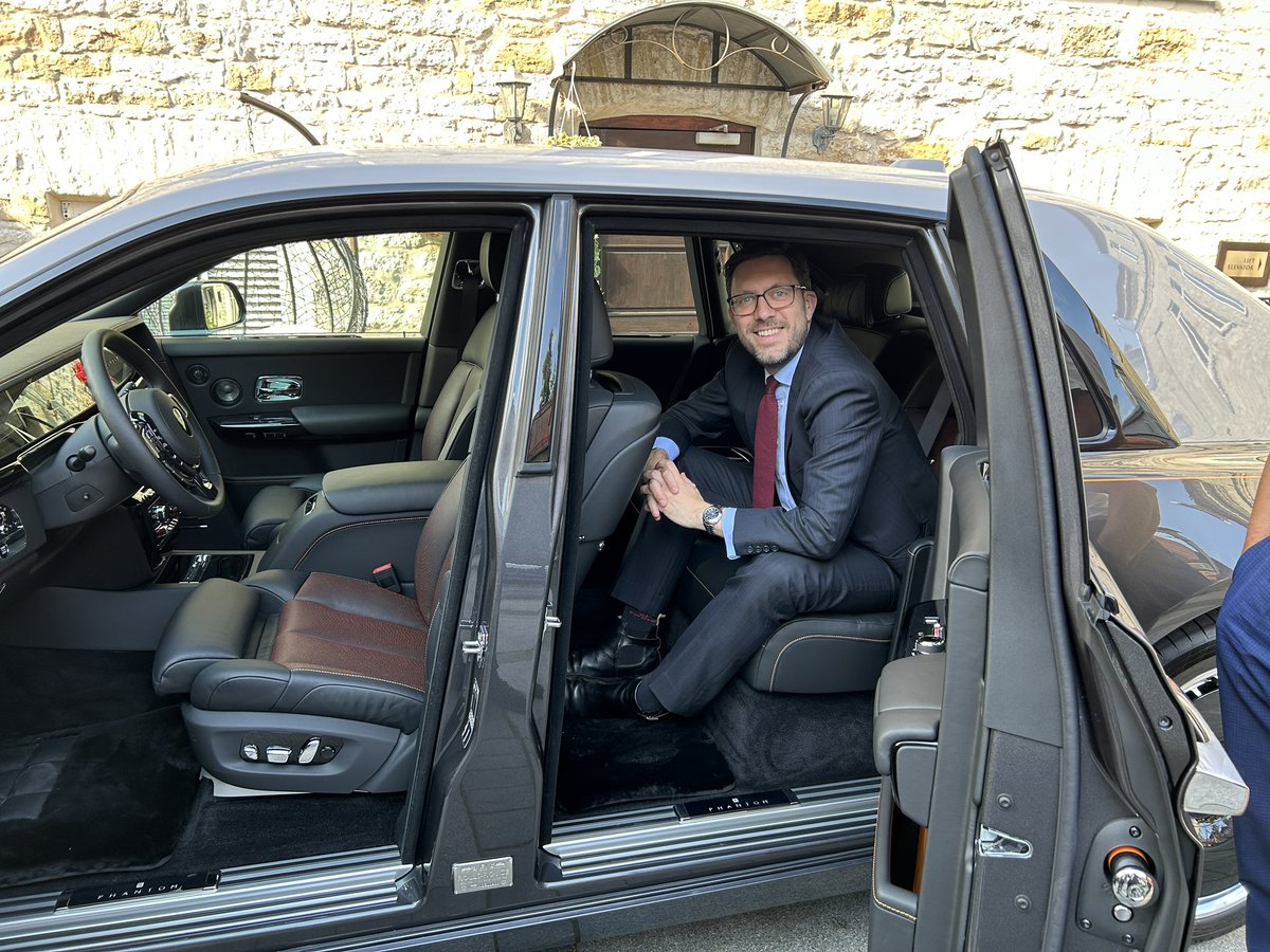 rceallen's tweet image. Hard to choose between the 1913 Silver Ghost or the 2025 Phantom….
Thank you to Tallinn’s Chocolala chocolate shop for the delightful gifts for every 20 Ghosts Club owner!
🇬🇧🇪🇪