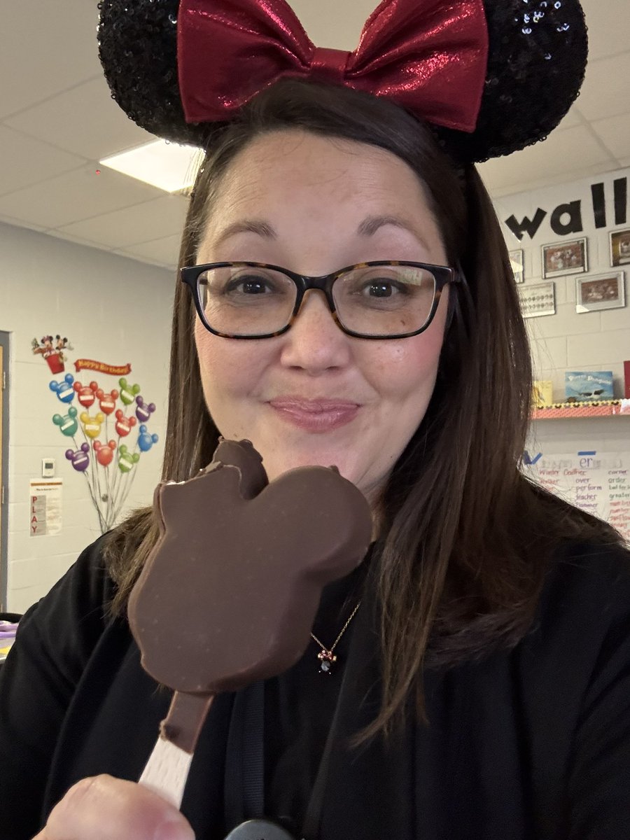 Getting #backtoschoolready in my first grade classroom! 
❤️ 19th year of teaching
❤️ first grade
📍Tennessee 

a.co/bEBvqyj

#clearthelist #Teachersof𝕏 #ClearTheLists2025