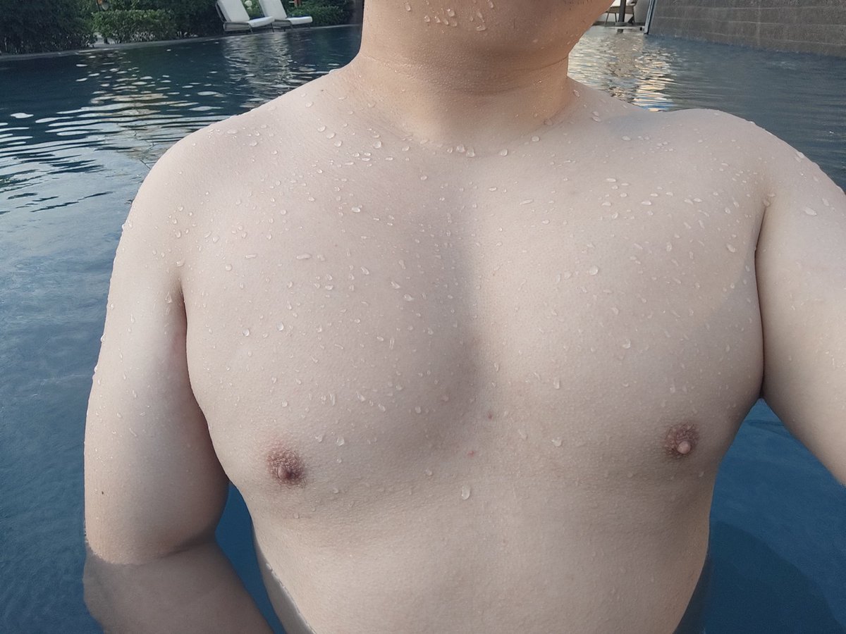 一直在出差都没怎么看推——
总之1000粉纪念！！感谢大家喜欢我🥳🥳🥳
Thank you for 1000 fans and thank you for your support🥺