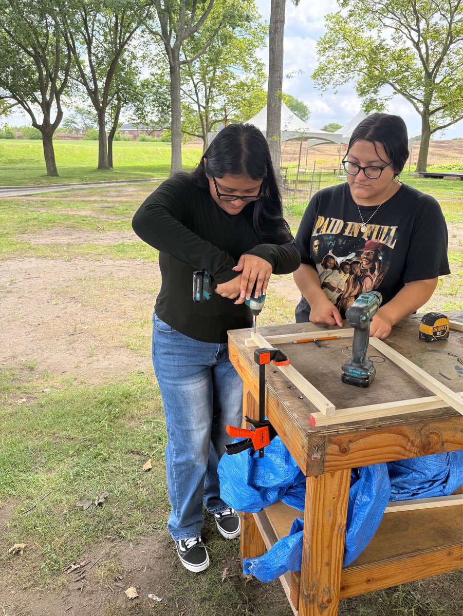CIOBCitywide's tweet image. Career Connect students from Lyons Community School put their woodworking skills to the test on Governor’s Island. Hands-on learning at its finest! 🪵🔨✨ #LyonsCommunitySchool #CareerConnect #StudentSkills #NYCHighSchools  @LyonsBklyn @DOEChancellor @ElaineLindsey20