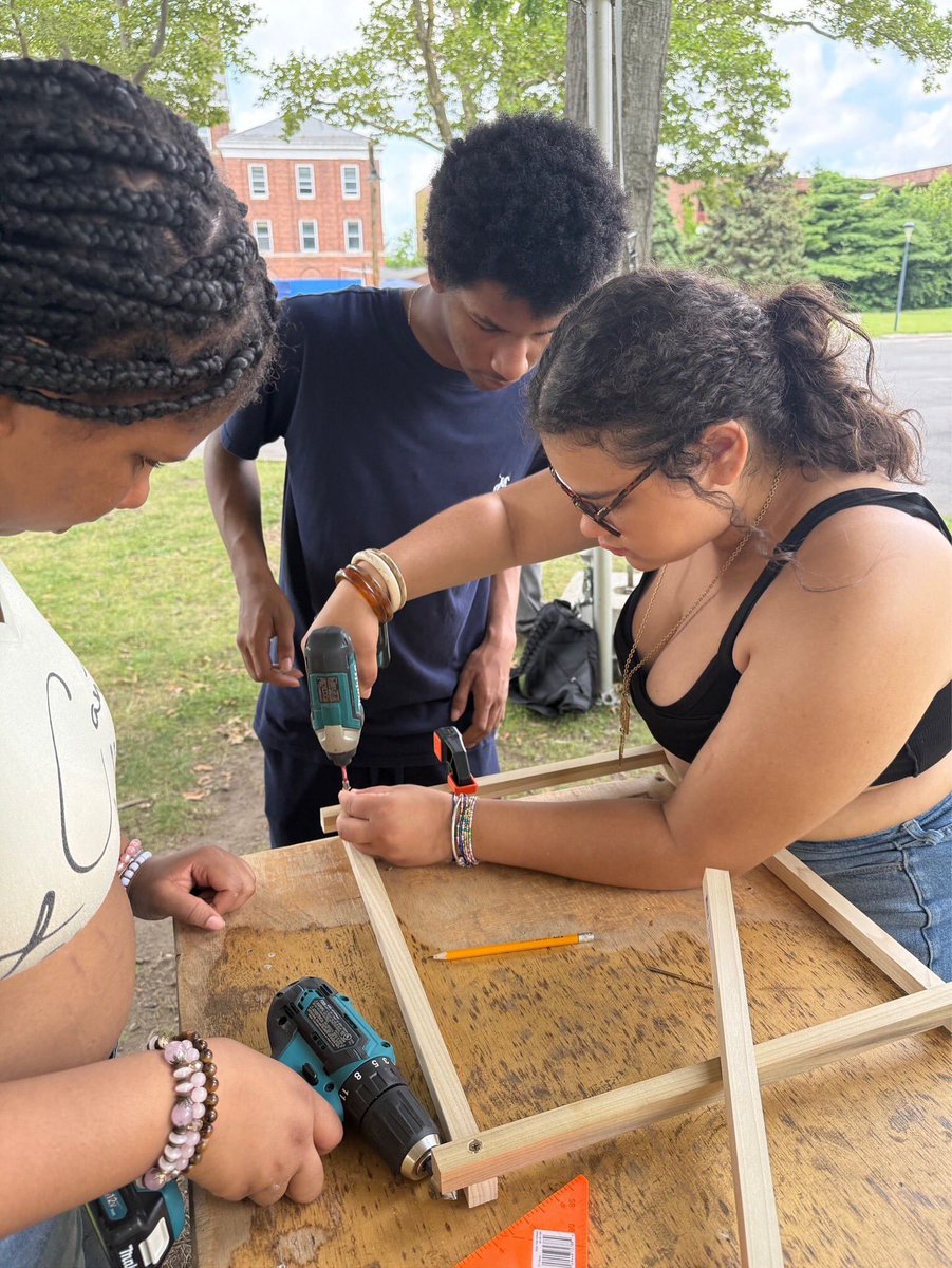 CIOBCitywide's tweet image. Career Connect students from Lyons Community School put their woodworking skills to the test on Governor’s Island. Hands-on learning at its finest! 🪵🔨✨ #LyonsCommunitySchool #CareerConnect #StudentSkills #NYCHighSchools  @LyonsBklyn @DOEChancellor @ElaineLindsey20