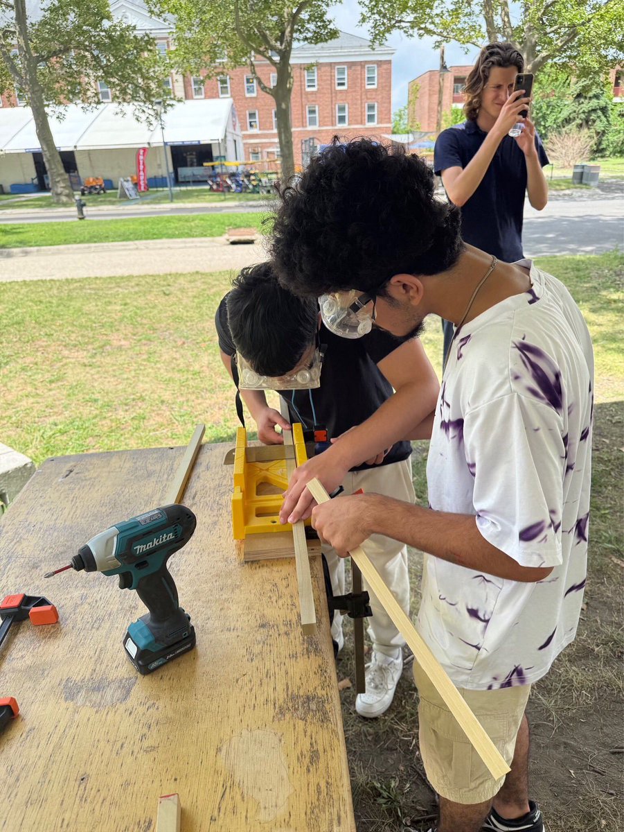 CIOBCitywide's tweet image. Career Connect students from Lyons Community School put their woodworking skills to the test on Governor’s Island. Hands-on learning at its finest! 🪵🔨✨ #LyonsCommunitySchool #CareerConnect #StudentSkills #NYCHighSchools  @LyonsBklyn @DOEChancellor @ElaineLindsey20