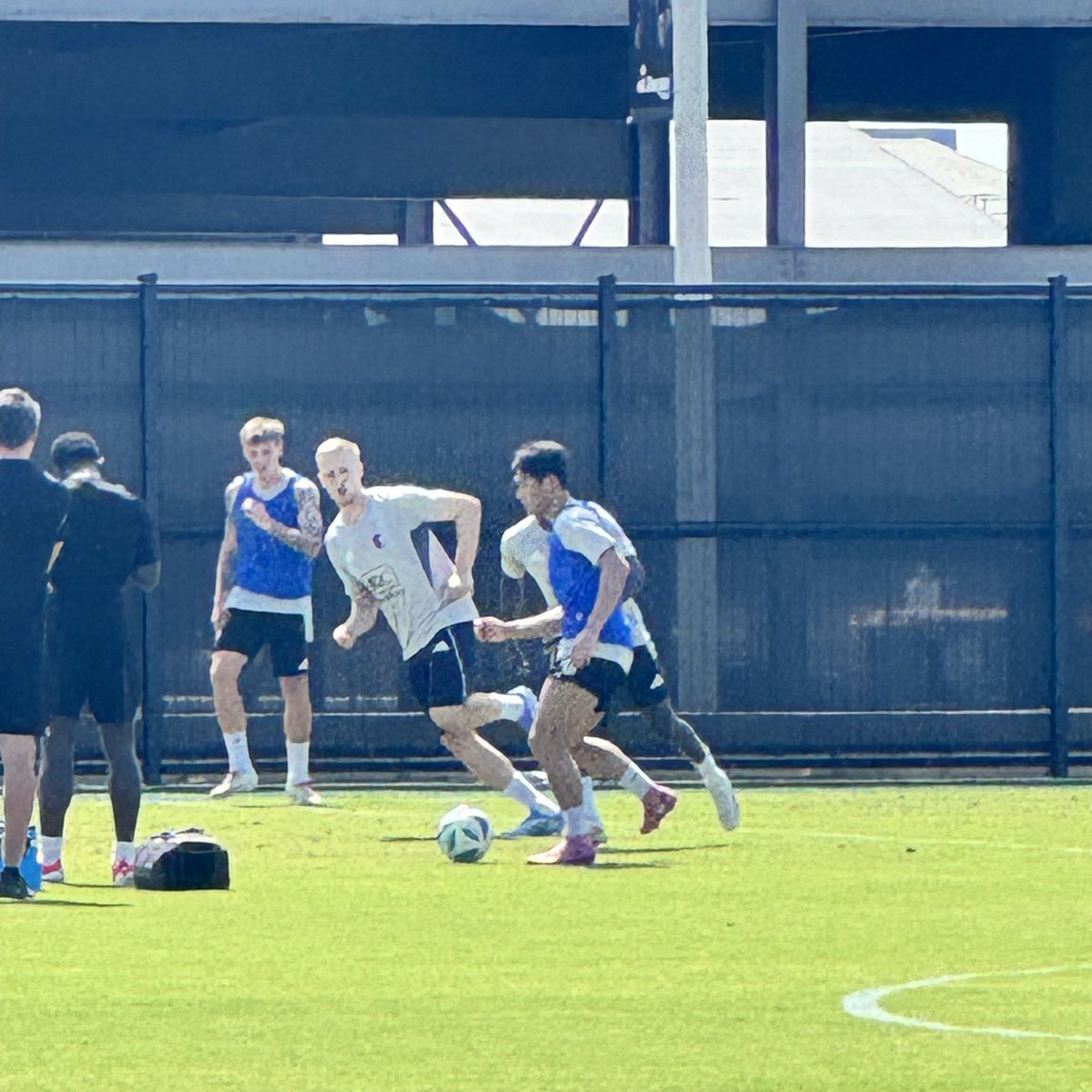 gnybarra's tweet image. CITY’s two new acquisitions from Minnesota United — Sangbin Jeong and Devin Padelford — are both at training this morning.
We’ll hear from Padelford here soon. #AllForCITY