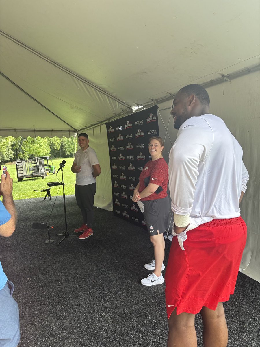 SamMcDowell11's tweet image. Chris Jones showed up to the George Karlaftis presser.
“Don’t call him George. Call him g-money.”