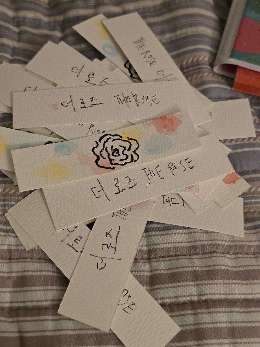 m4ngelixz1's tweet photo. Did some freebies For DEN  @TheRose_0803 next week!
If you see someone with a shirt of stitch and yellow bag of the rose memebers.. that's me. 🥰🥺🫰 https://t.co/XCKrfPCLkv