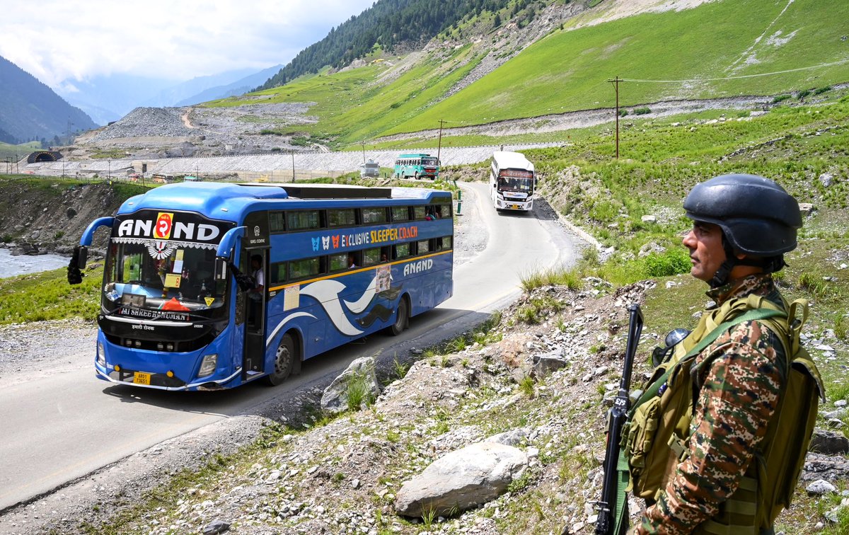 crpf_srinagar's tweet photo. With unwavering dedication, Srinagar Sector CRPF is committed in safeguarding the pilgrims on the sacred Baltal route during #ShriAmarnathJiYatra2025

Our all-women ‘May I Help You’ and Mountain Rescue Teams remain vigilant in ensuring a safe, secure and spiritual journey. https://t.co/vhAYhMhaUD
