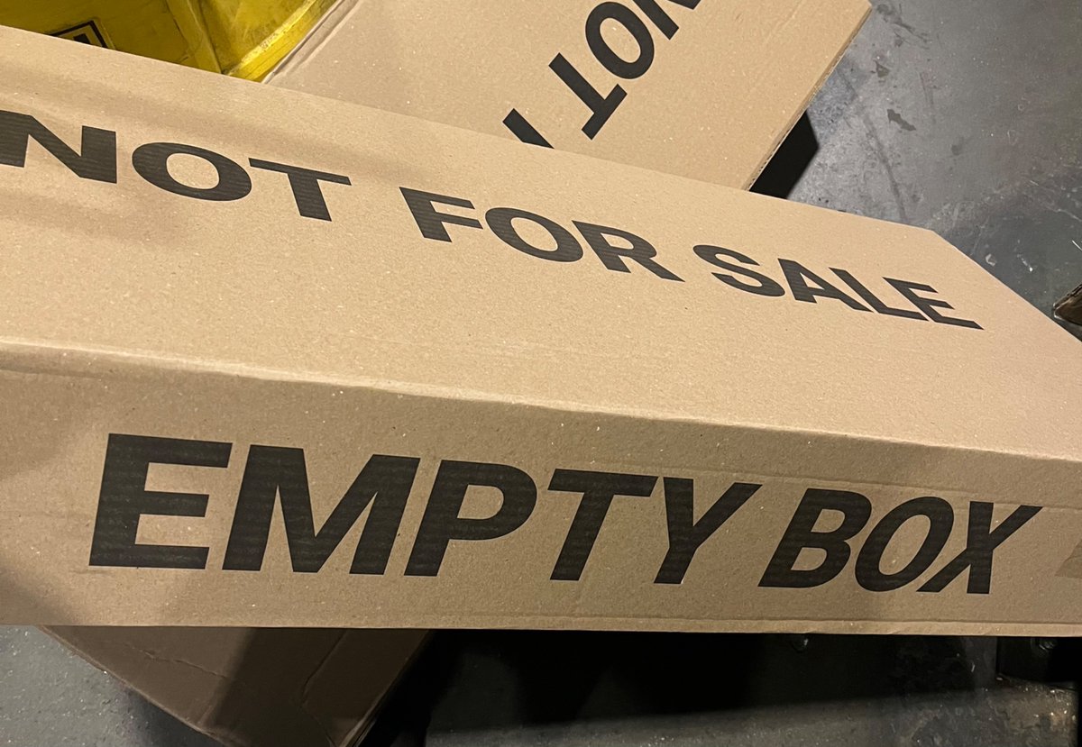 CaryKelly11's tweet image. I found the loneliest box on earth. It will always be empty inside.