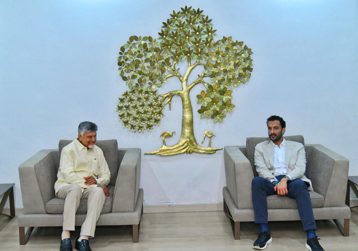 ncbn's tweet image. Had the pleasure of meeting H.E. Abdulla Bin Touq Al Marri, Hon’ble Minister of Economy of the United Arab Emirates, Mr. Yusuff Ali M.A., Chairman and Managing Director of LuLu International, and Mr. Adeeb Ahamed, Managing Director of LuLu Financial Holdings. We had an engaging…