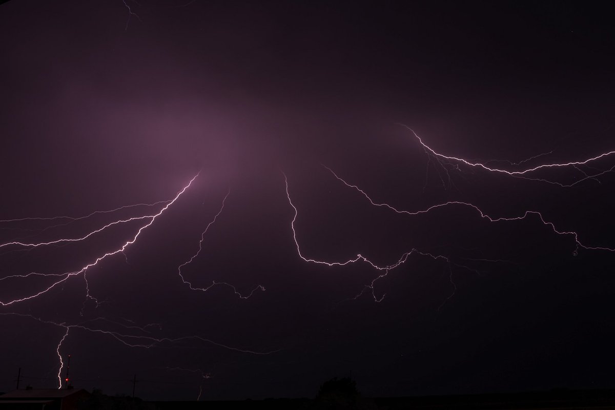 Sunset and Lightning Photography from last night. 
•
#photography #sunsetphotography #kansassunset #lightningphotography #canon #canonphotography