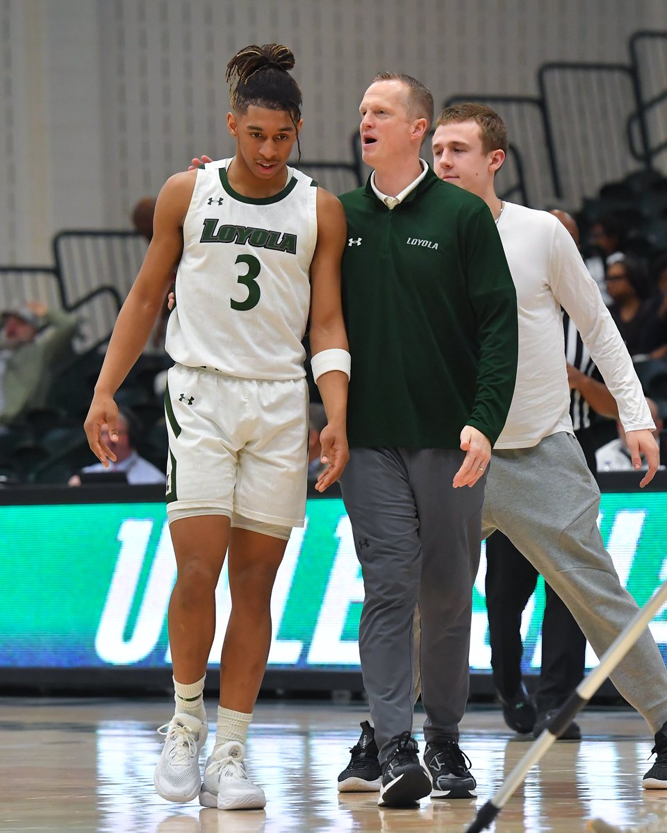 LoyolaMBB's tweet image. Happy birthday to our leader and head coach, @CoachJ_Loeffler! 🎂

#GoHounds