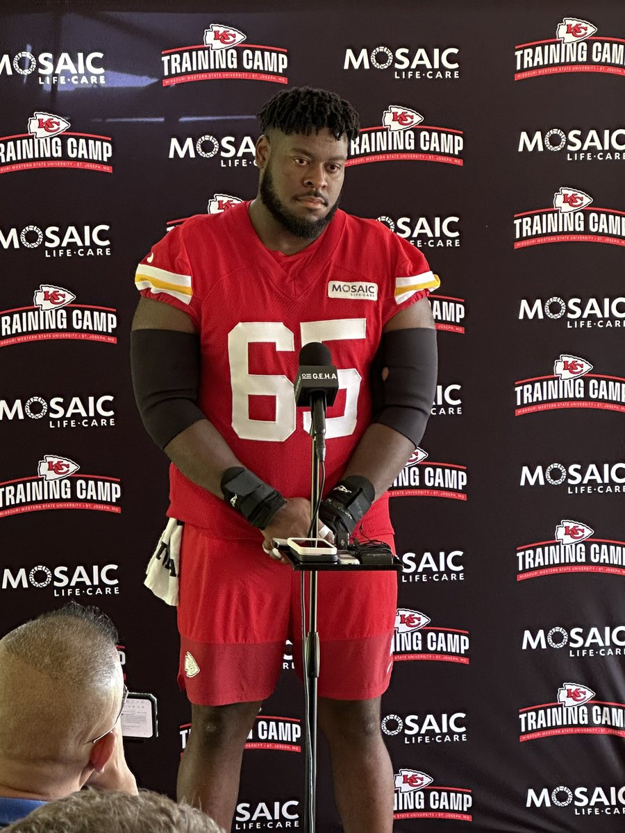 MattFosterTV's tweet image. Trey Smith on not sitting out during mandatory mini camp in June despite ongoing contract negotiations:
“I wanna be with my team. I love being with the Kansas City Chiefs…and I love my job.”
#ChiefsKingdom