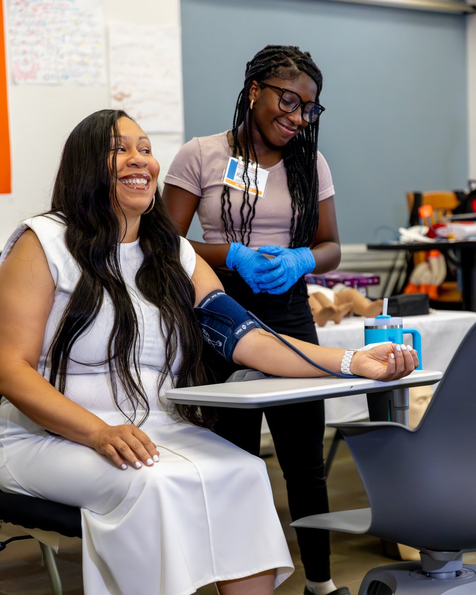 DOES_DC's tweet image. DOES Director visited CRESP participants and witnessed DC youth building lifesaving skills—CPR, heart rate, and BP checks 💪🏾🩺
Future health heroes in the making!
#DOESConnects #CRESP2025