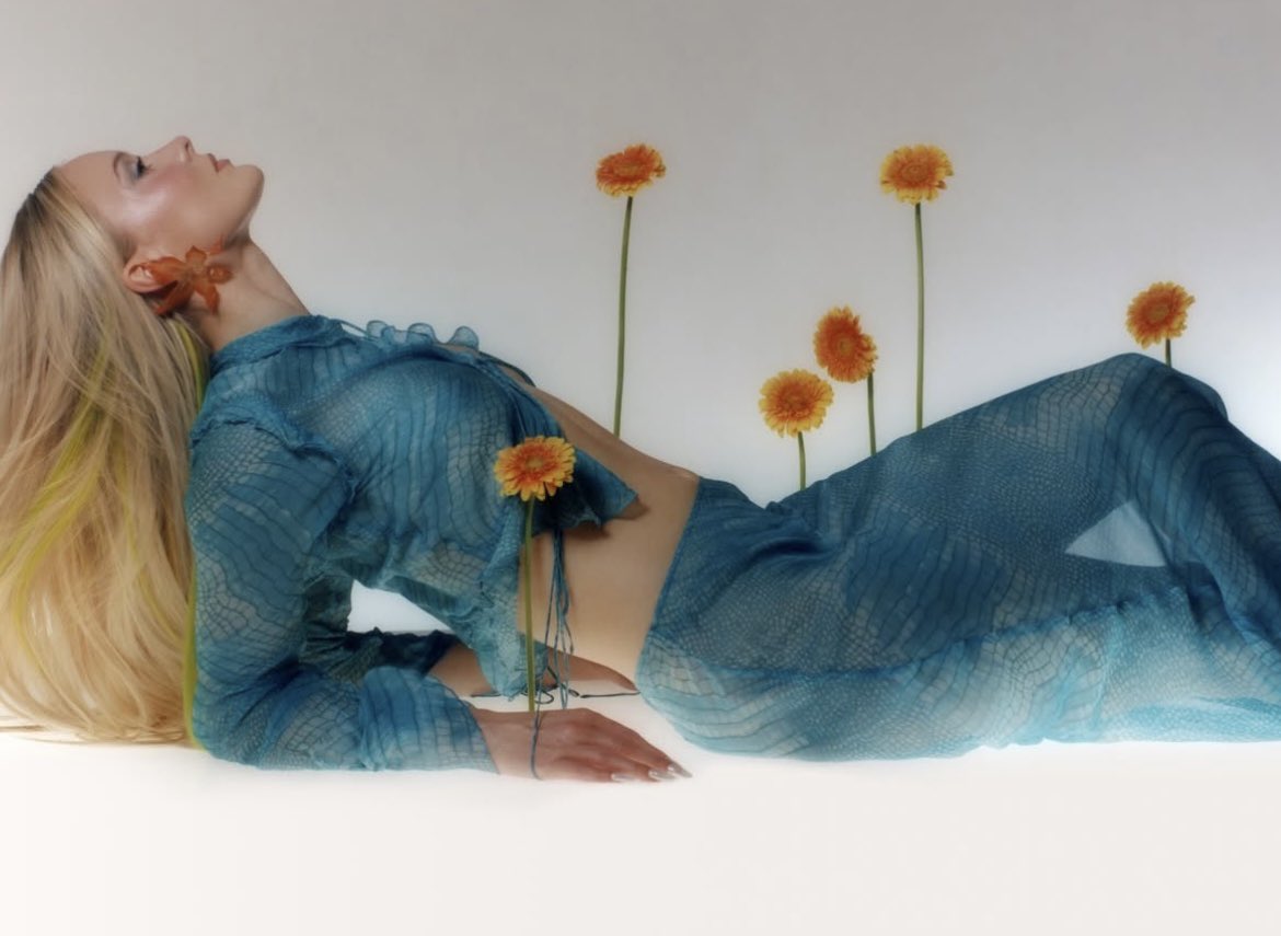 zarascupcake's tweet image. She’s a goddess