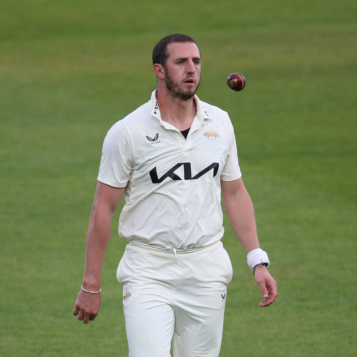 surreycricket's tweet image. 🏏 Surrey opt to take the new ball at the 80 over mark with Yorkshire 263/3.
📺 WATCH LIVE ➡️ kiaoval.com/match-centre-m…
🤎 | #SurreyCricket