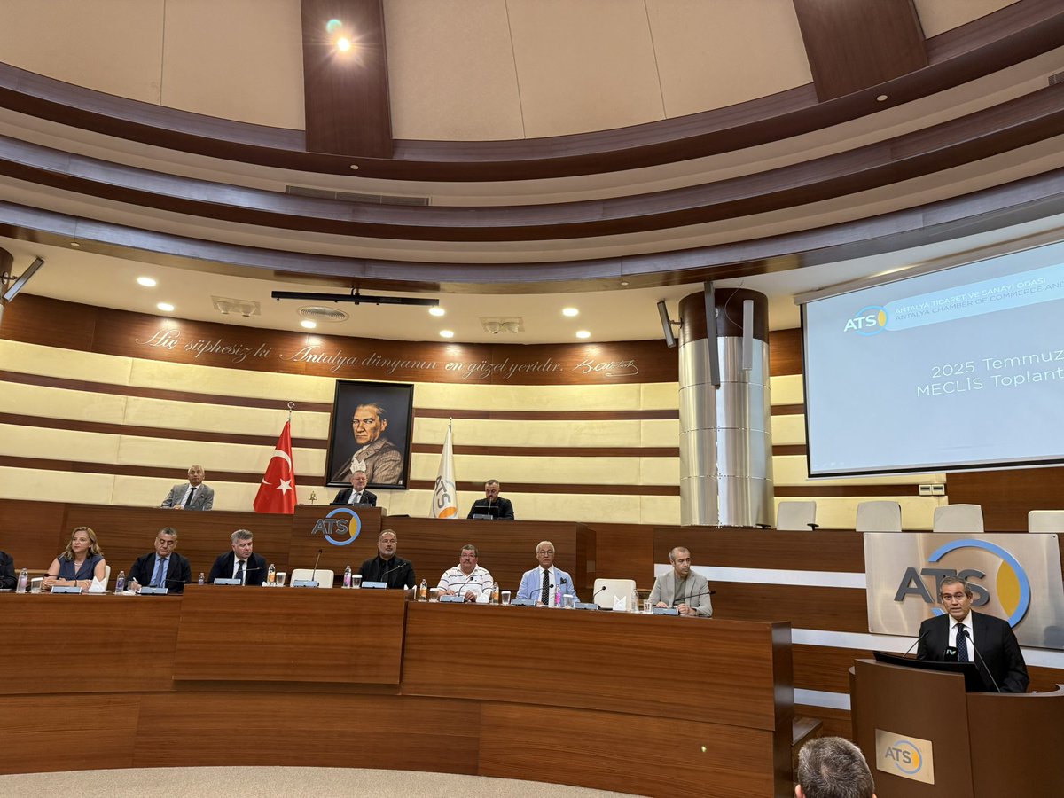 Antalya Ticaret ve Sanayi Odası Meclisimizde, şehrimizin kalkınması adına önemli görüş ve vizyonlarını bizlerle paylaşan Antalya Valimiz Sayın Hulusi Şahin’i dinliyoruz.
Kıymetli Valimizin liderliği ve destekleriyle Antalya’nın ekonomik gücünü daha ileriye taşıyacağımıza