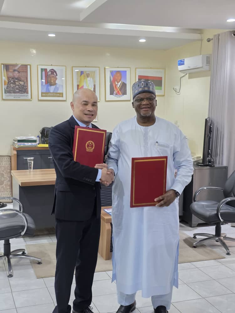 Mamman Nuhu (@amb_mnuhu) on Twitter photo It is with great pleasure that I extended a warm welcome to H.E Wang Xining, the Chinese Ambassador to Chad, upon his visit to the #LCBC Headquarters in N'Djamena
<a href="/lcbc_cblt/">Lake Chad Basin Commission</a> extends its sincere gratitude to the Government of the People's Republic of #China for its generous It is with great pleasure that I extended a warm welcome to H.E Wang Xining, the Chinese Ambassador to Chad, upon his visit to the #LCBC Headquarters in N'Djamena
<a href="/lcbc_cblt/">Lake Chad Basin Commission</a> extends its sincere gratitude to the Government of the People's Republic of #China for its generous