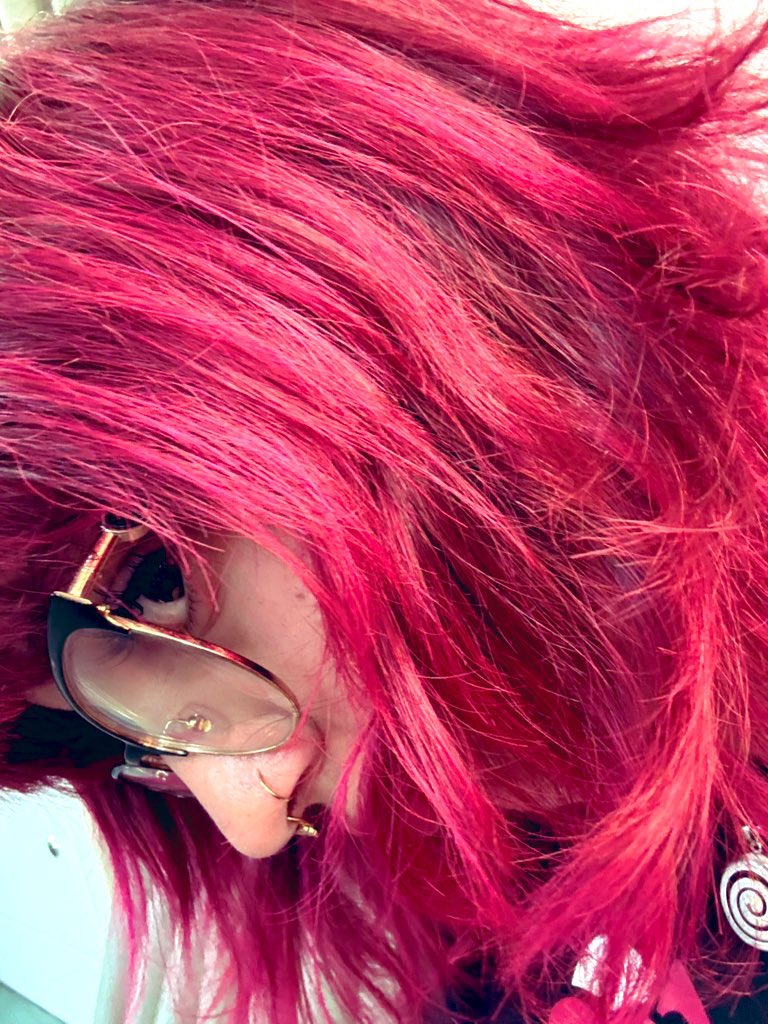 lynxieo's tweet image. angels have pink dead hair IKTRR
