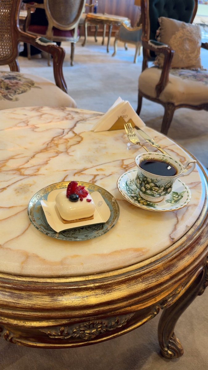 rauomy's tweet photo. جمال المكان و التفاصيل 🕯️🤎✨ https://t.co/oWzLWnxG14