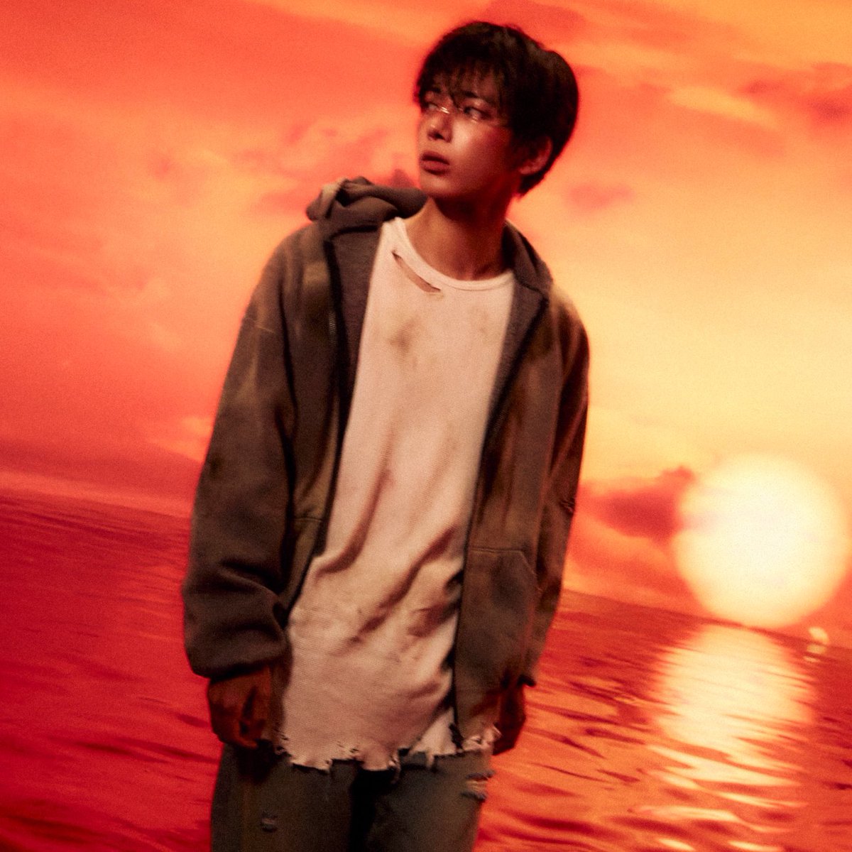 Genius_kor's tweet image. #GeniusCharts | “Dance With You” by #HUENINGKAI and “Bird of Night” by #TAEHYUN of #TXT (@TXT_bighit) debut at #2 and #3 on the daily K-R&B chart in Genius Korea!
Both HUENINGKAI & TAEHYUN earns their third entry into Genius Charts as a soloists!