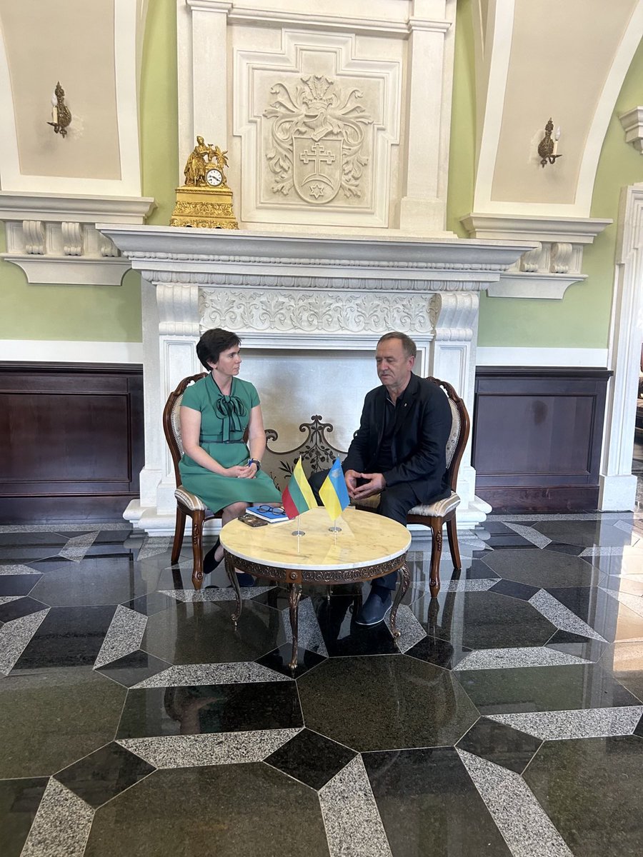 IngaTolockiene's tweet image. Great visit to another region of Ukraine – #Ternopil, with insightful conversations with local authorities, and participation at the national dialogue event on 🇺🇦's decentralization reform. A chance to pass the message on the need to preserve and build on reform achievements.