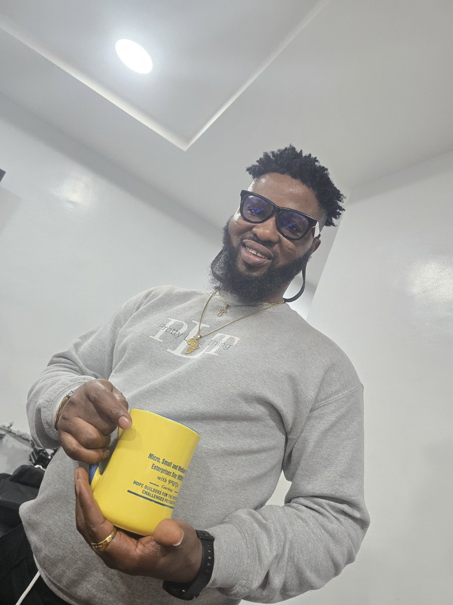 Blessing Oladunjoye (@oladunjoyebles1) on Twitter photo I 'donated' this cup to <a href="/simeonhellah/">Simeon Hellah</a> to encourage his healthy drinking habit. Yes, it's a tea cup, he can use it to fetch water from the dispenser and also take tea.
This is one of the ways I stay hydrated and also encourage others to do so.
#SipSmartChallenge25
#SSBTaxSaves I 'donated' this cup to <a href="/simeonhellah/">Simeon Hellah</a> to encourage his healthy drinking habit. Yes, it's a tea cup, he can use it to fetch water from the dispenser and also take tea.
This is one of the ways I stay hydrated and also encourage others to do so.
#SipSmartChallenge25
#SSBTaxSaves