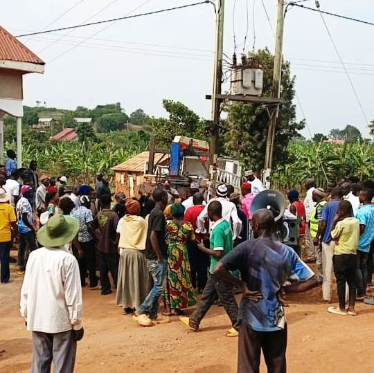 Nahabwe Bruce (@brucenahabwe1) on Twitter photo Chairman <a href="/KizitoAbasi1/">CHAIRMAN LWENGO</a> has brought light back to Birunuma Village, Kyazanga Subcounty in Lwengo District. After 3 months in total darkness, his tireless follow-up has finally secured a new transformer from UEDCL๐ฅ๐๐ฟ. Chairman <a href="/KizitoAbasi1/">CHAIRMAN LWENGO</a> has brought light back to Birunuma Village, Kyazanga Subcounty in Lwengo District. After 3 months in total darkness, his tireless follow-up has finally secured a new transformer from UEDCL๐ฅ๐๐ฟ.