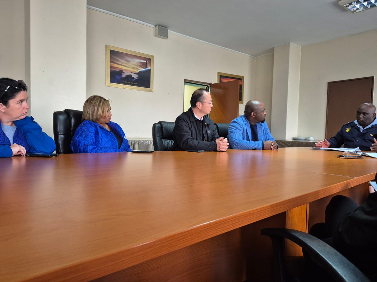 DA_JHB's tweet image. 📸As part of an Anti-Crime Campaign, the DA in Joburg and Gauteng Province conducted a walkabout along the exploded Lillian Ngoyi (Bree Street), Carlton Centre, and Small Street to engage shop owners on the impact of crime on their businesses. The leaders proceeded to the…