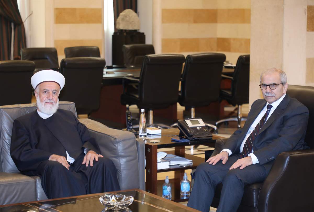 AlkalimaOnline_'s tweet image. سلام بحث مع وزيري المال والاقتصاد وحاكم مصرف لبنان في الاوضاع المالية
alkalimaonline.com/news.aspx?id=8…
#الكلمة_أونلاين